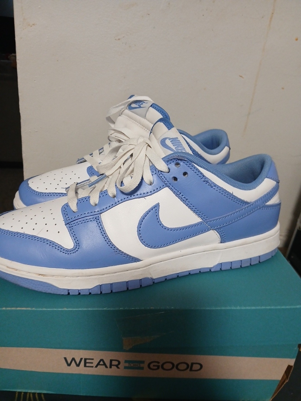 Nike Men Low-Top Sneakers in White and Light Blue